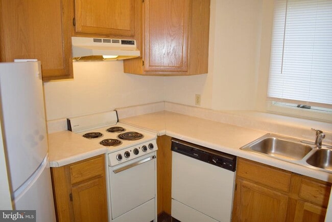 Building Photo - 945 Orchard Dr