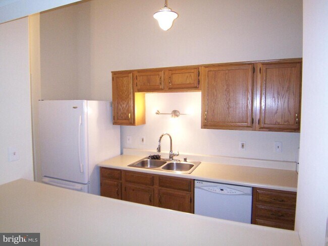 Foto del edificio - 905 Woodbridge Ct