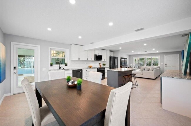 dining area - 18955 SE Fearnley Dr