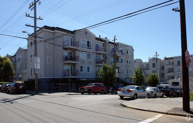 Building Photo - College Park Apartments