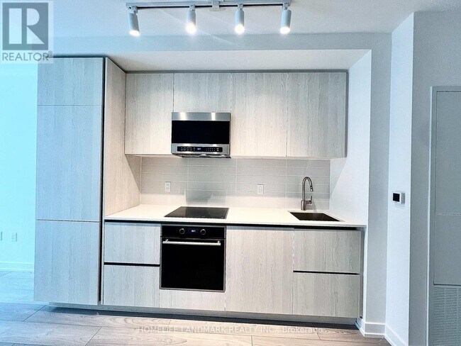 Photo du bâtiment - 110 Broadway Ave