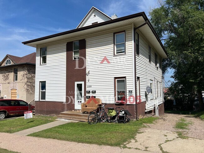 Building Photo - Upper Level 2BR/1BA in Downtown Sioux Falls