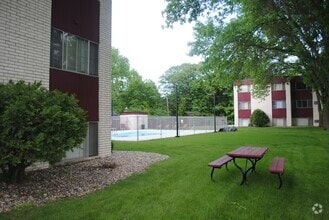 Building Photo - Glenwood Terrace