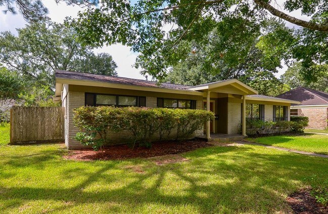 Foto del edificio - 5227 Indigo St