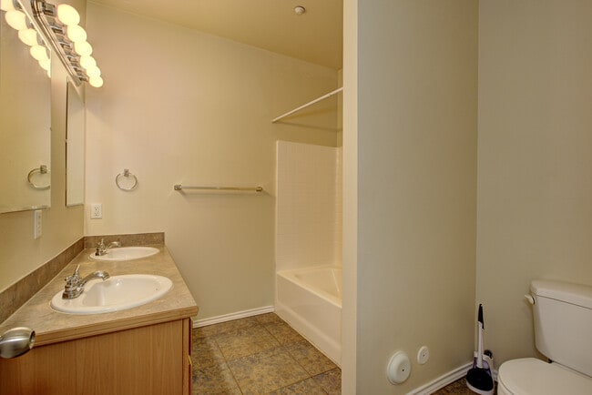 Building Photo - 727 Stampede Dr
