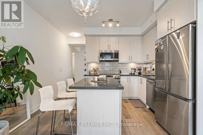 Building Photo - 95 Oneida Crescent