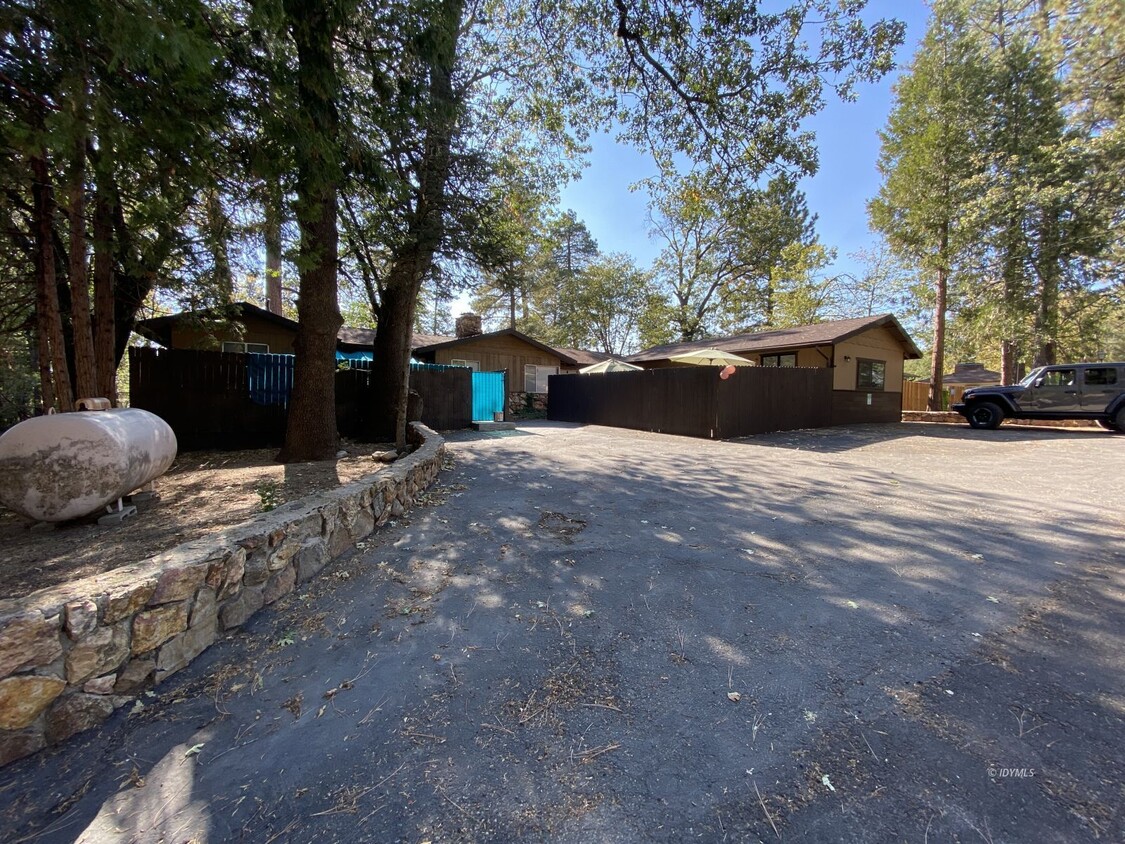 Primary Photo - Remodeled unit in the center of town