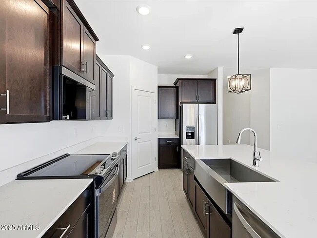 Foto del edificio - 24629 W Grove St