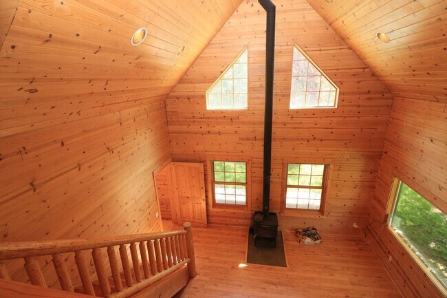 Building Photo - Beautiful Cabin in the DRW