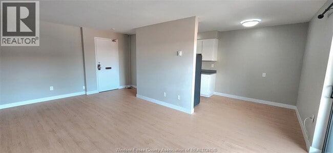 Building Photo - 3900 Wyandotte St E