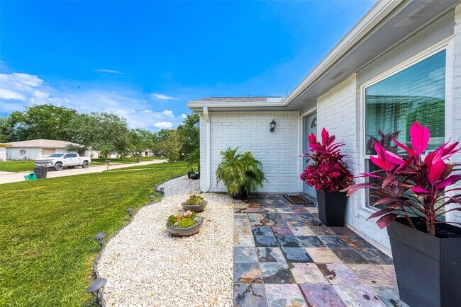 Foto del edificio - 16614 Forest Bend Ave