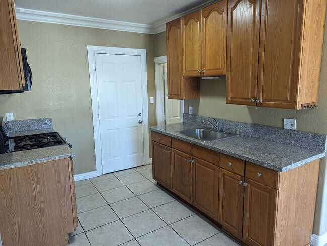 Foto del edificio - 6382 Los Robles Ave