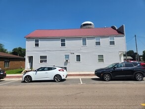 Building Photo - 106 W Comanche Ave