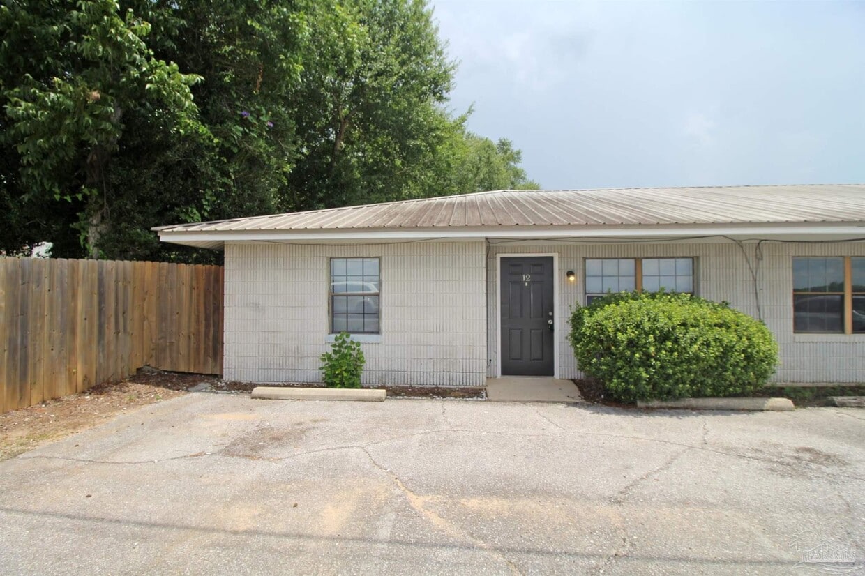 Primary Photo - 4964 W Spencer Field Rd