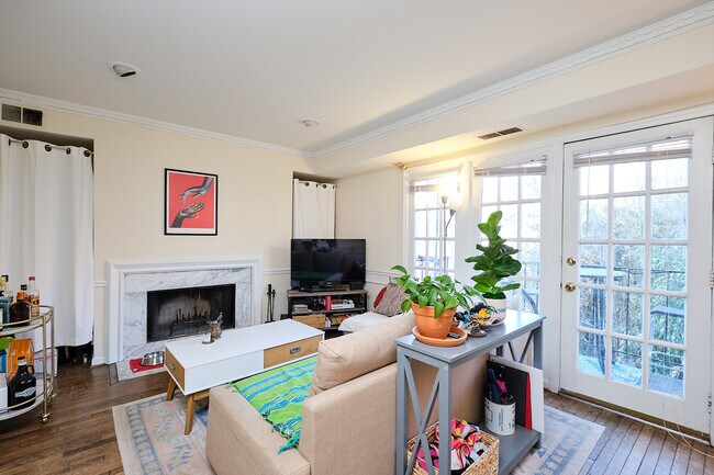 Foto del edificio - 1778 Lanier Pl NW
