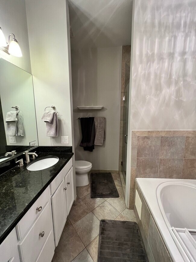 Foto del edificio - 1378 N Wolcott Ave