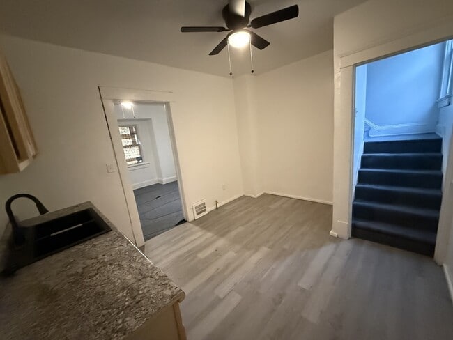 Foto del edificio - 2840 E 122nd St