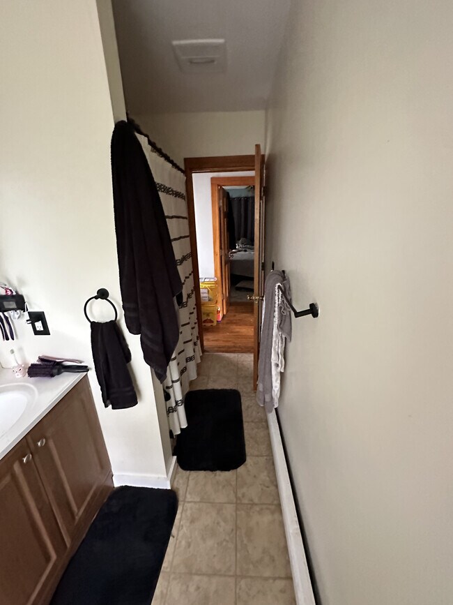 916 Village St, Willington, CT 06279 Apartments in Willington, CT