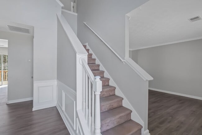 Building Photo - 3309 Touchwood Ct SW