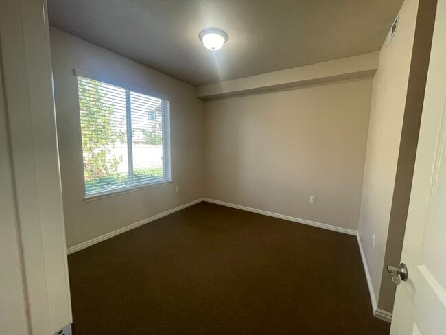 Building Photo - Silvercrest