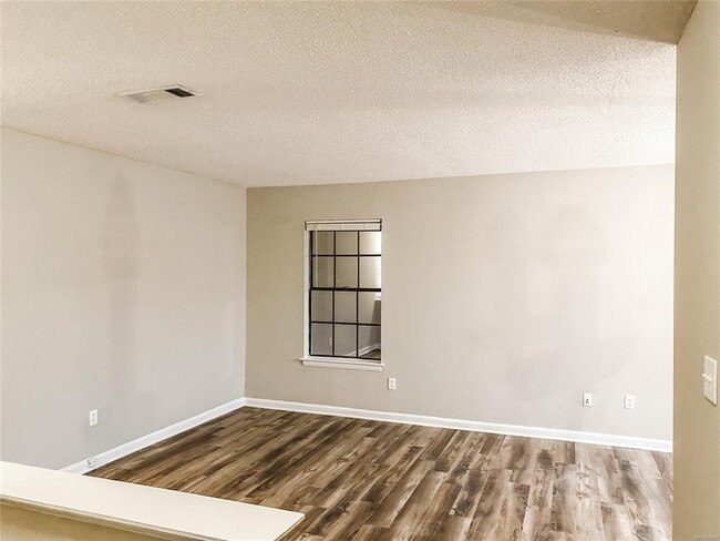 Foto del edificio - 1673 E Trinity Blvd