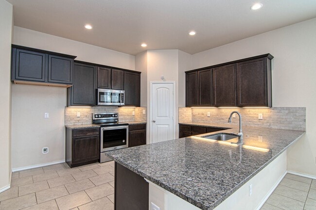 Foto del edificio - 719 Bronco Ct