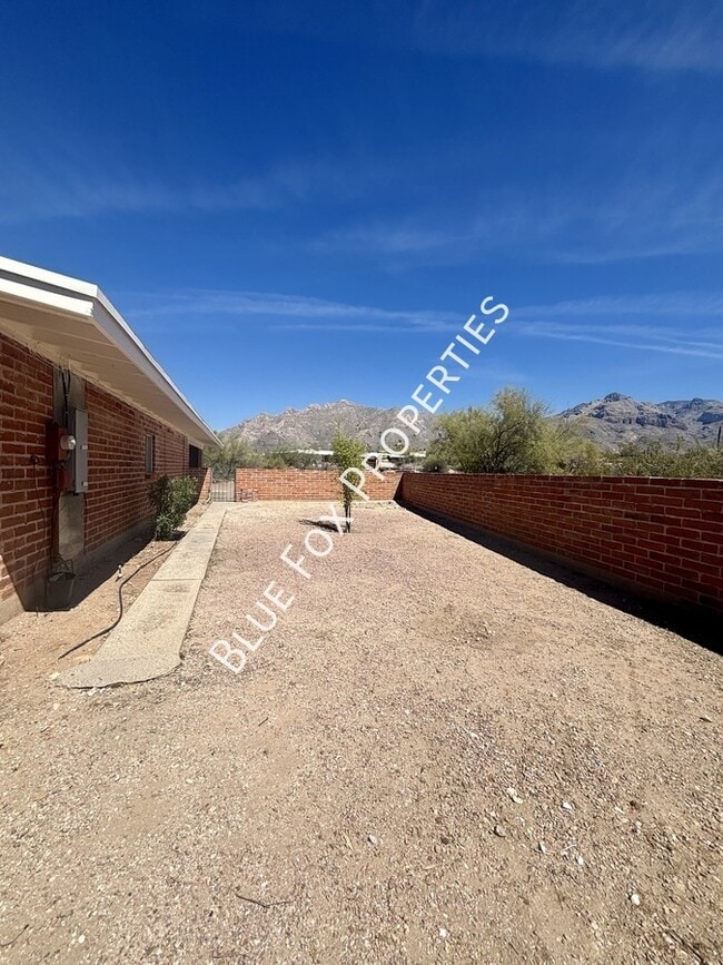 Photo - 900 E Vía Lucitas- House