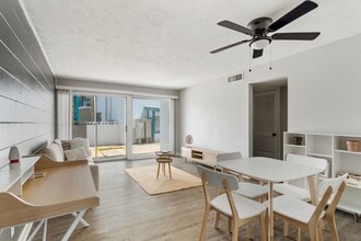 Building Photo - Oasis at San Marco