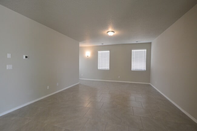 Foto del edificio - 1426 Valle Vista Rd NW