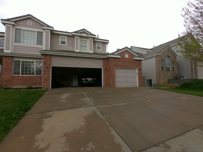 Building Photo - Beautiful 4 bedroom home with 3 car garage!