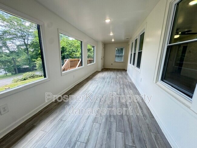 Foto del edificio - 2353 Agnes Dr