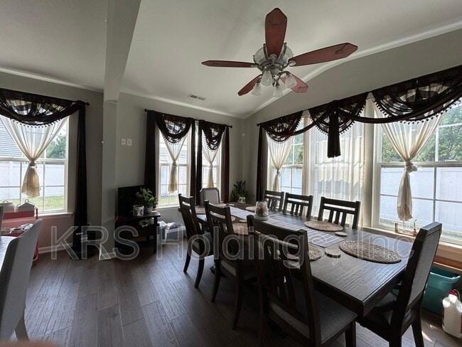 Foto del edificio - 42 Ravenscroft Ln