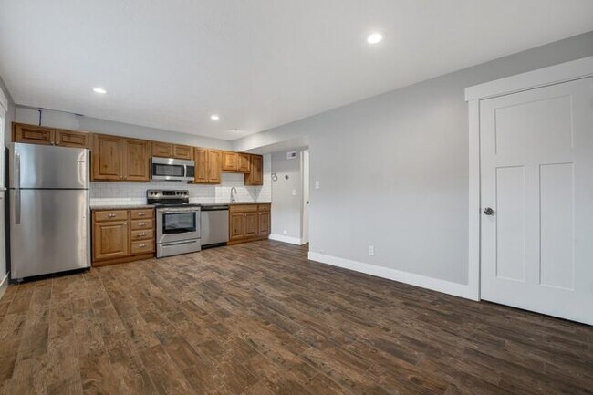 Building Photo - 282 S 400 E