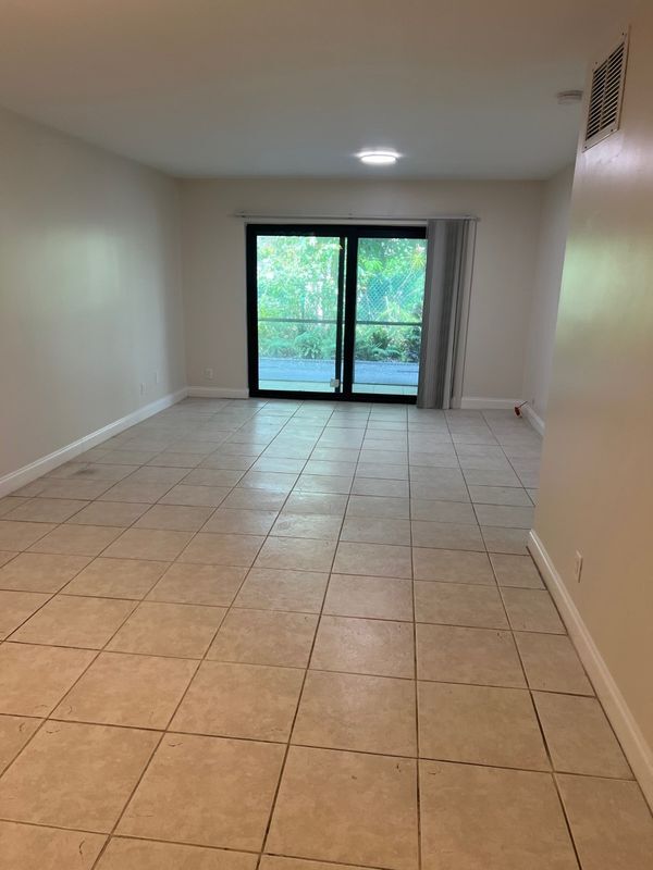Foto del edificio - 3115 Oakland Shores Dr