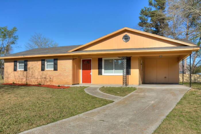 Primary Photo - Charming 3 Bedroom, Available Now