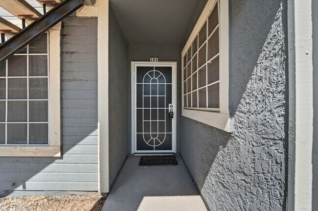 Foto del edificio - Spacious 3 Bed/2 Bath Home in Lush Crestview Chateaux – Chandler