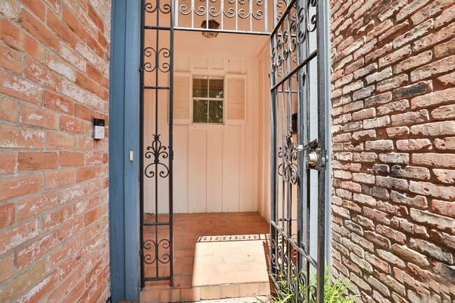 Building Photo - 7499 Brompton St