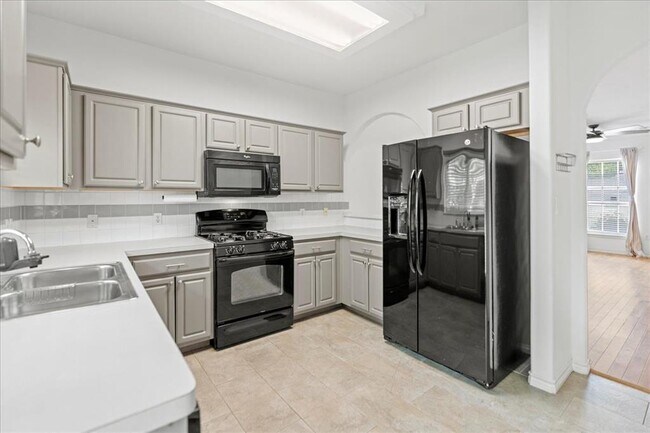 Building Photo - 12185 Chelsea Glen Pl
