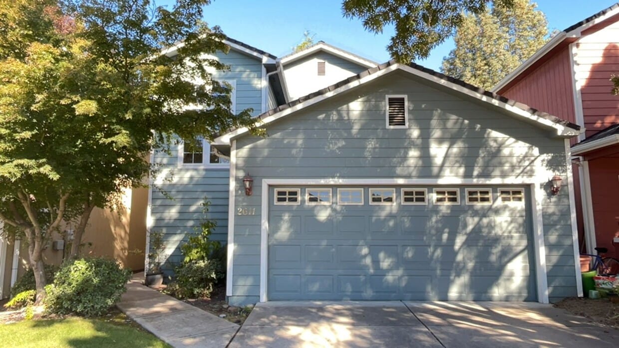 Primary Photo - 2 Bedroom 2.5 Bath House