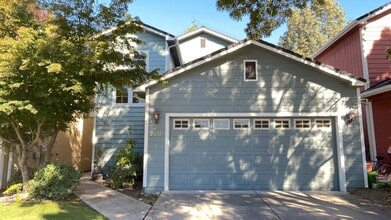Building Photo - 2611 Parkwood Village Ln