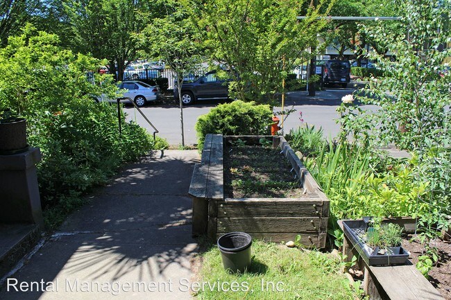Foto del edificio - 734-736 NE 19th Ave