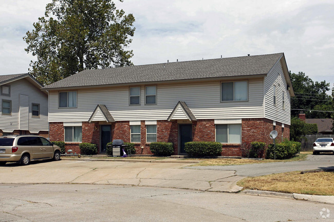 Foto del edificio - Halray Townhomes