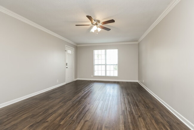 Foto del edificio - 3016 Towne Valley Rd