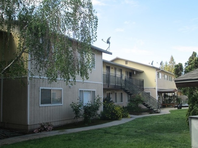 Foto del edificio - Oak Tree Apartments