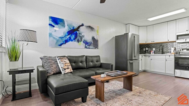 Building Photo - 556 Coral Ct