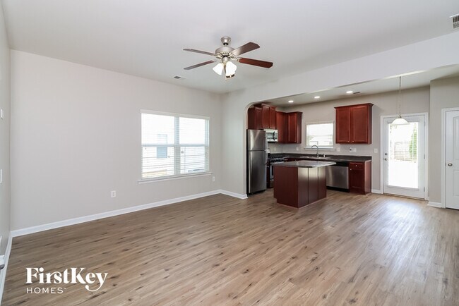 Building Photo - 400 Hill Crest Cir