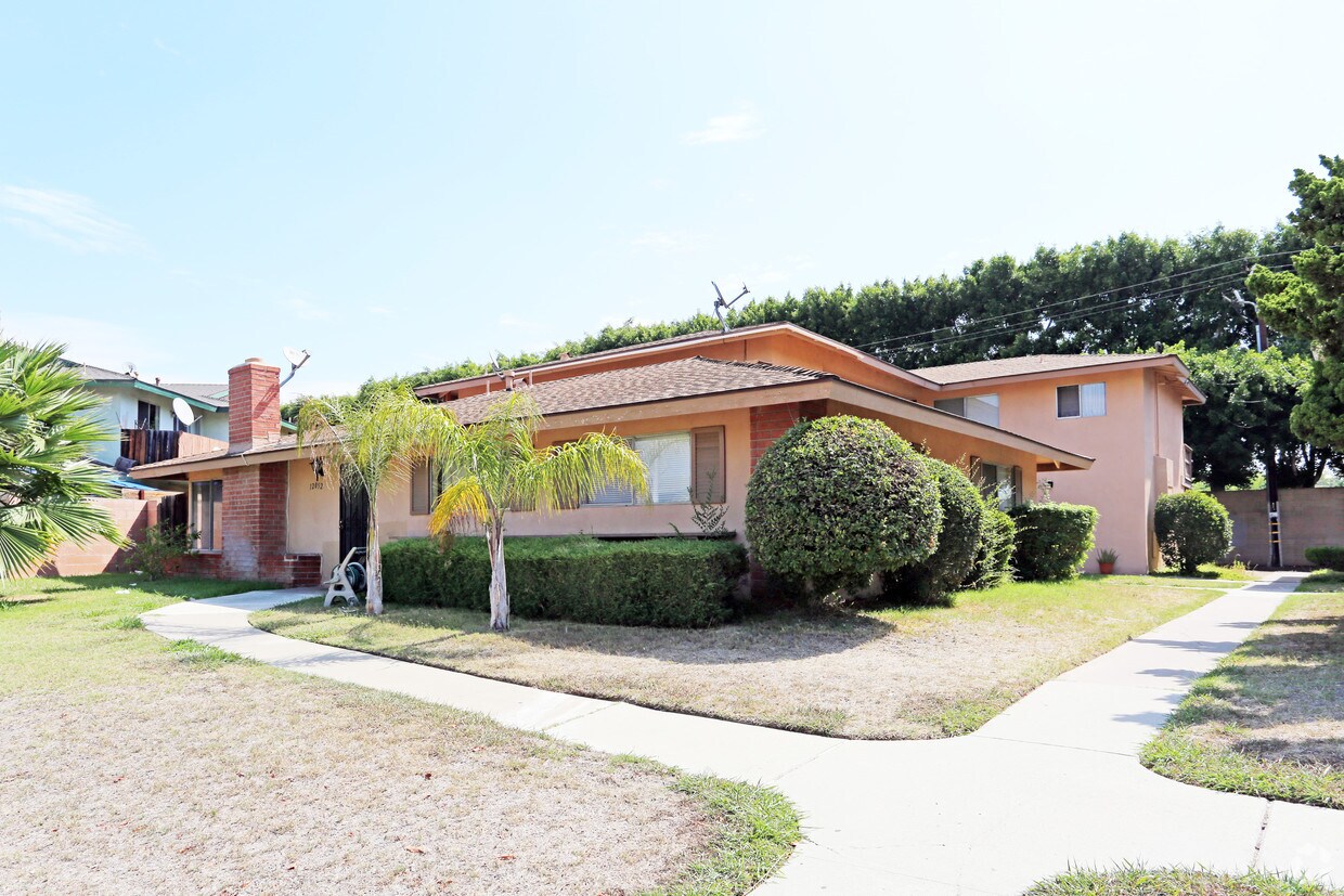Primary Photo - 12052 Laguna St