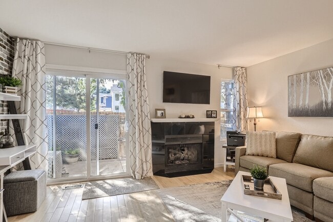 Photo - Evolve Real Estate: Spacious 3 Bed 3 bath Townhouse  in LITTLETON! Available 7/5/2026!
