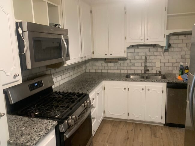 Foto del edificio - 7808 Juniper Dr