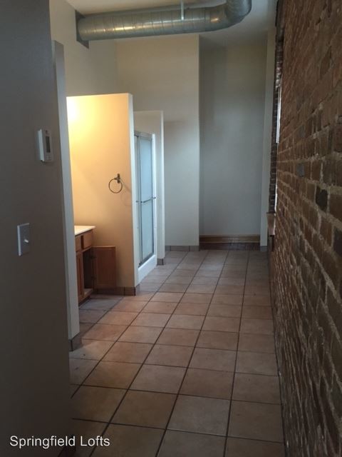 Foto del edificio - 212 W McDaniel St